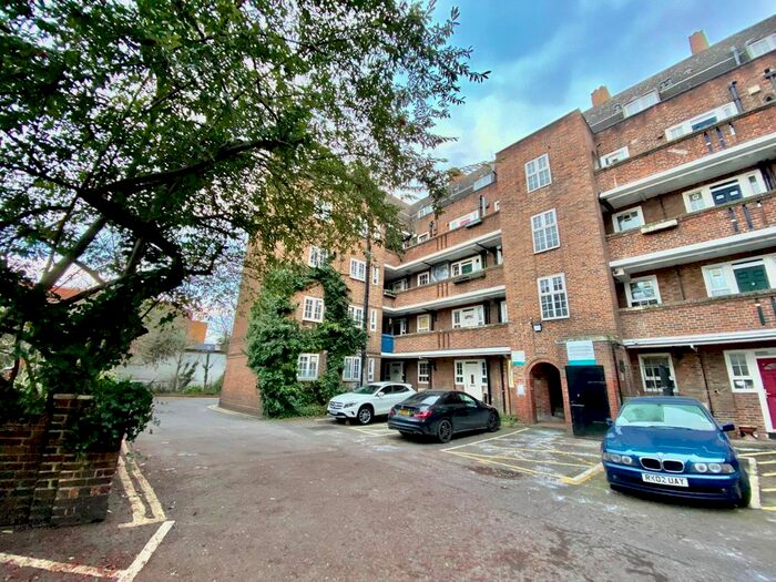 1 Bedroom Flat To Rent In Peckham Park Road, Peckham, SE15