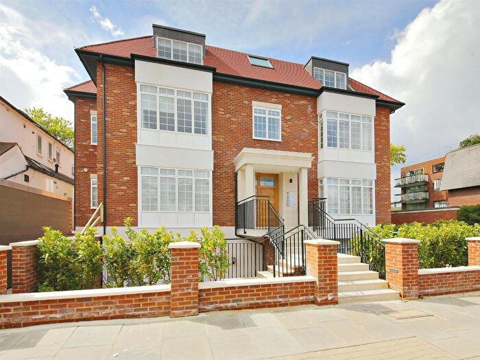 3 Bedroom Flat To Rent In Beechcroft Avenue, London, NW11