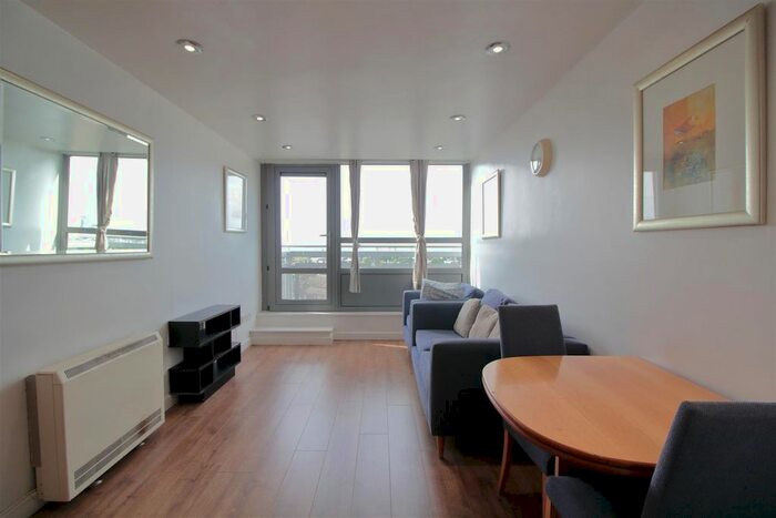 1 Bedroom Flat To Rent In New Park Road, London, SW2