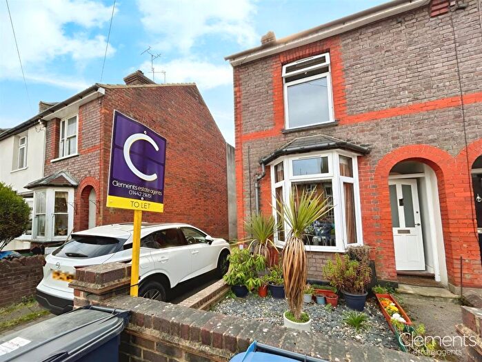 2 Bedroom End Of Terrace House To Rent In Weymouth Street, Apsley, Hemel Hempstead, HP3