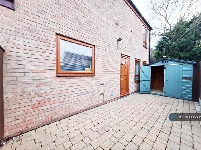 3 Bedroom Terraced House To Rent In Hayle Court, Seaton Road, Scunthorpe, DN17