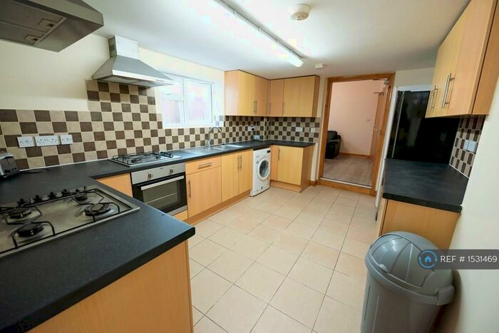 6 Bedroom Terraced House To Rent In De Beauvoir Road, Reading, RG1