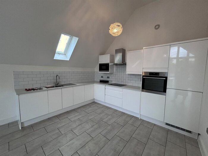 2 Bedroom Flat To Rent In Sheldon Way, Larkfield, Aylesford, ME20