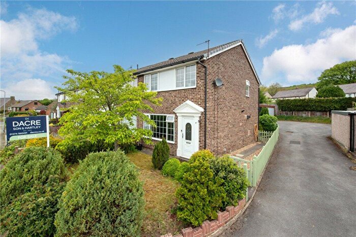 3 Bedroom End Of Terrace House For Sale In Chapel Road, Bingley, West Yorkshire, BD16