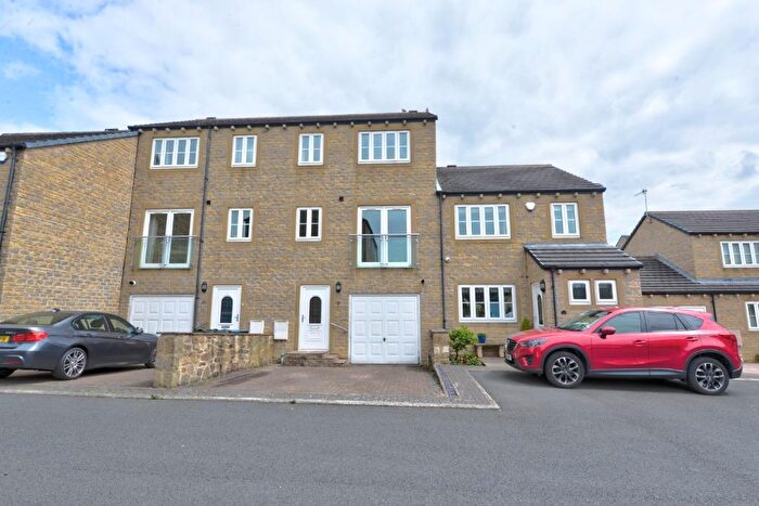 4 Bedroom Town House To Rent In New Close Mill, Silsden, BD20
