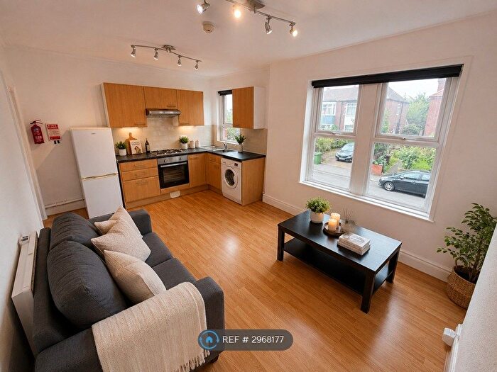 1 Bedroom Flat To Rent In Roman Grove, Leeds, LS8