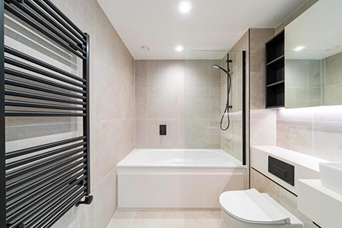 2 Bedroom Flat To Rent In Anax Street London, N4