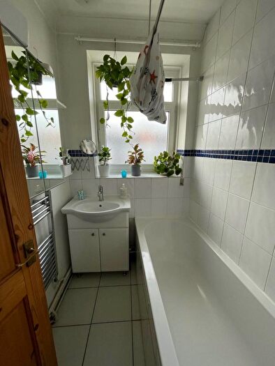 3 Bedroom Flat To Rent In Armitage Road, London, SE10