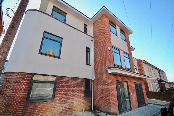 2 Bedroom Flat To Rent In Queens Road, Portsmouth, PO2