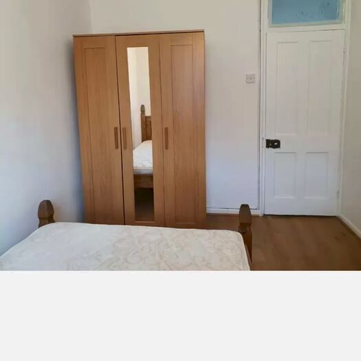 3 Bedroom Flat To Rent In Gilton Road, Lewisham, SE6