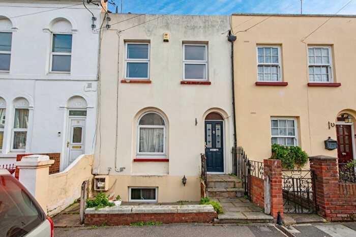 4 Bedroom Terraced House For Sale In Peacock Street, Gravesend, Kent, DA12