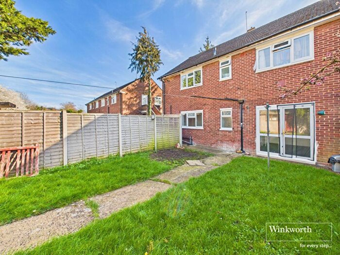 2 Bedroom Flat For Sale In Robin Grove, Harrow, Middlesex, HA3