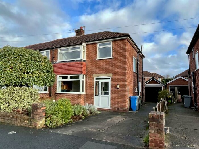 3 Bedroom Semi-Detached House To Rent In Wenlock Road, Sale, M33