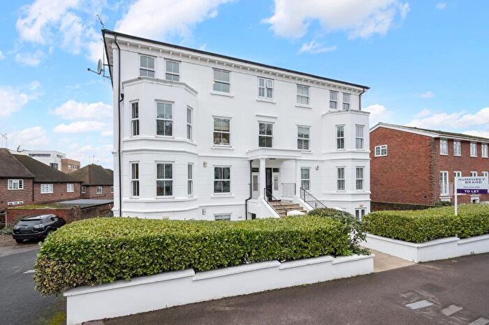 2 Bedroom Flat To Rent In Avenue Elmers, Surbiton, KT6