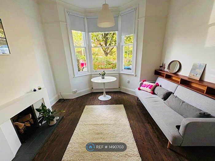 2 Bedroom Flat To Rent In Rainham Road, London, NW10