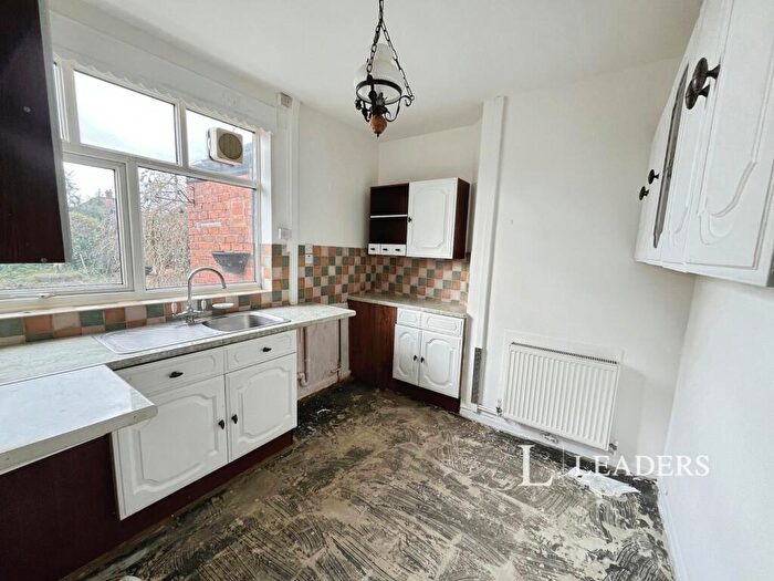 3 Bedroom Terraced House For Sale In Eakring Road, Mansfield, Nottinghamshire, NG18