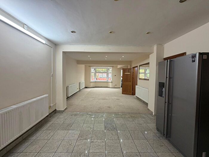 1 Bedroom Semi Detached House To Rent In Fern Lane, Hounslow, TW5