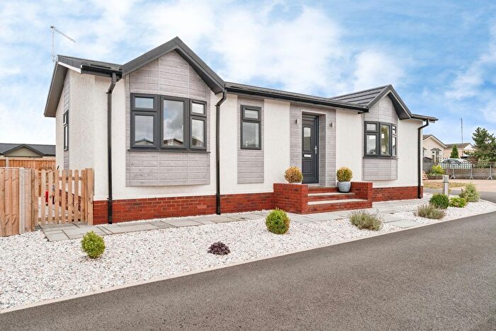 2 Bedroom Mobile/park Home For Sale In Parklands, Green Lane Estate, Pudding Norton, NR21