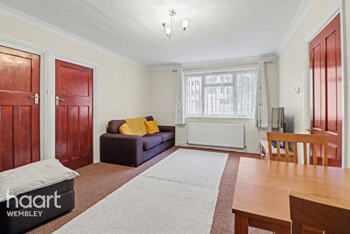 2 Bedroom Flat For Sale In North End Road, Wembley, HA9