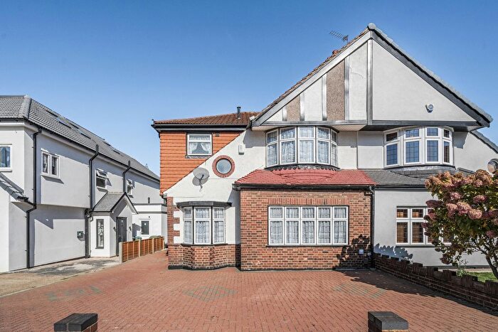 4 Bedroom Semi-Detached House For Sale In Faraday Avenue, Sidcup, DA14