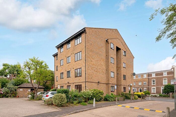 Studio For Sale In Campbell Close, Streatham, London, SW16