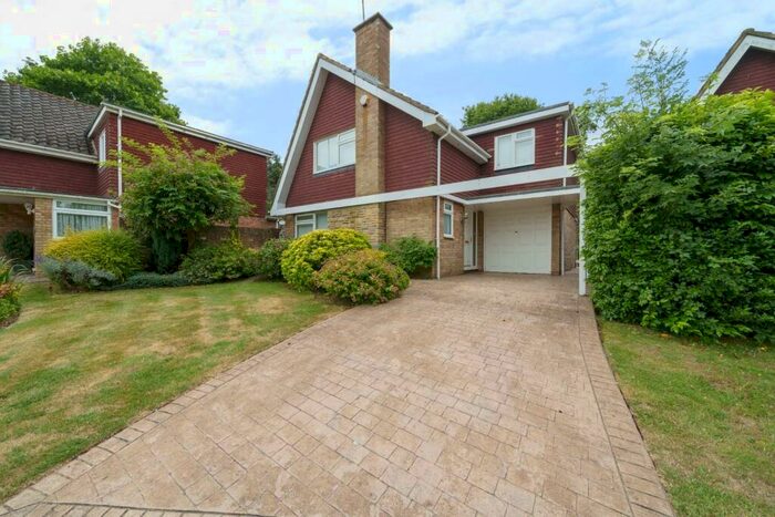 3 Bedroom Detached House For Sale In Wolf Lane, Windsor, SL4