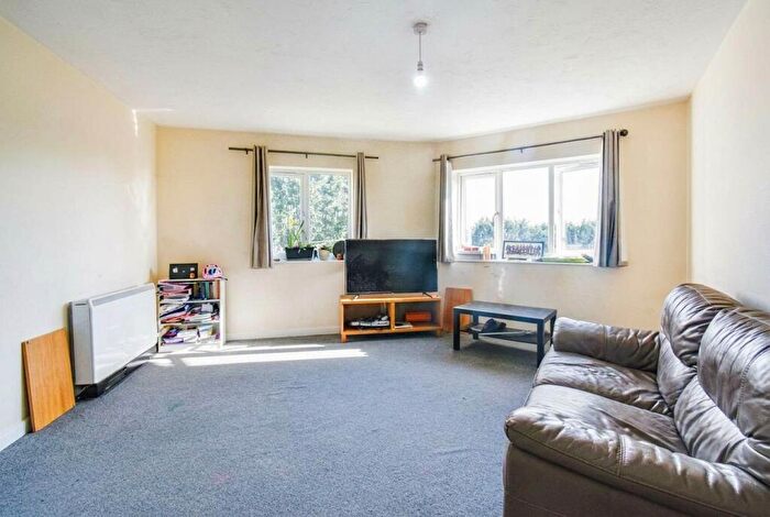 2 Bedroom Apartment For Sale In Saxon Court, Thatcham, Berkshire, RG19
