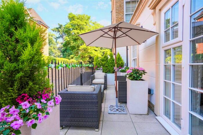 1 Bedroom Flat To Rent In Weybridge House, KT13