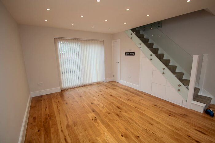 3 Bedroom End Of Terrace House To Rent In Ladygrove, Croydon, CR0