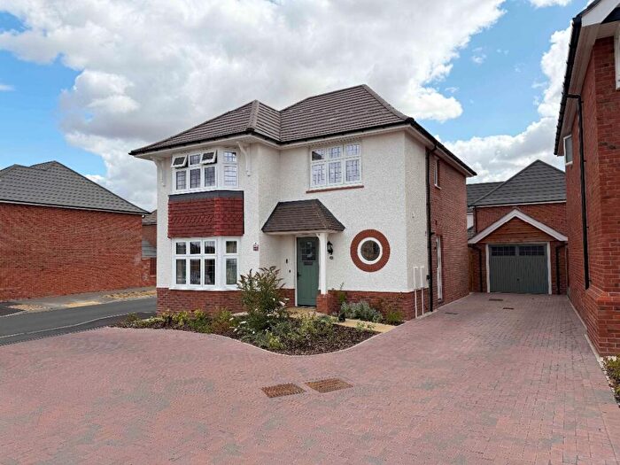3 Bedroom Detached House For Sale In Peartree Road, Warwick, CV34