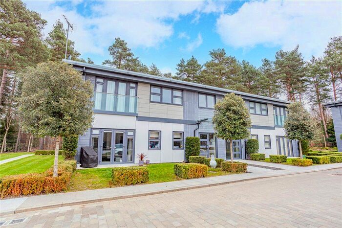 2 Bedroom Flat To Rent In Wellington Business Park, Crowthorne, RG45