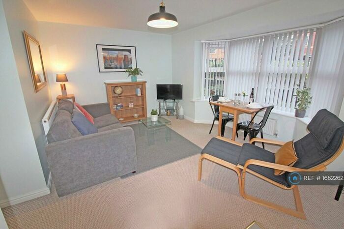 2 Bedroom Maisonette To Rent In Archers Walk, Stoke-On-Trent, ST4