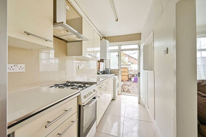 4 Bedroom Property To Rent In Ashvale Road, Tooting, London, SW17