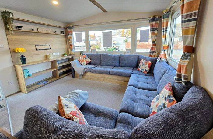 3 Bedroom Park Home For Sale In Faversham Road, Seasalter, Whitstable, CT5