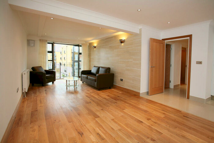 2 Bedroom Apartment To Rent In Copperfield Road, Mile End, London, E3