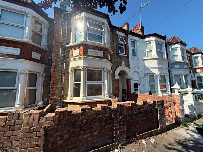 2 Bedroom Flat To Rent In Gatling Road, Abbey Wood, SE2