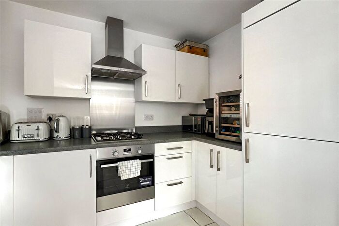 2 Bedroom Flat For Sale In Discovery Drive, Swanley, Kent, BR8