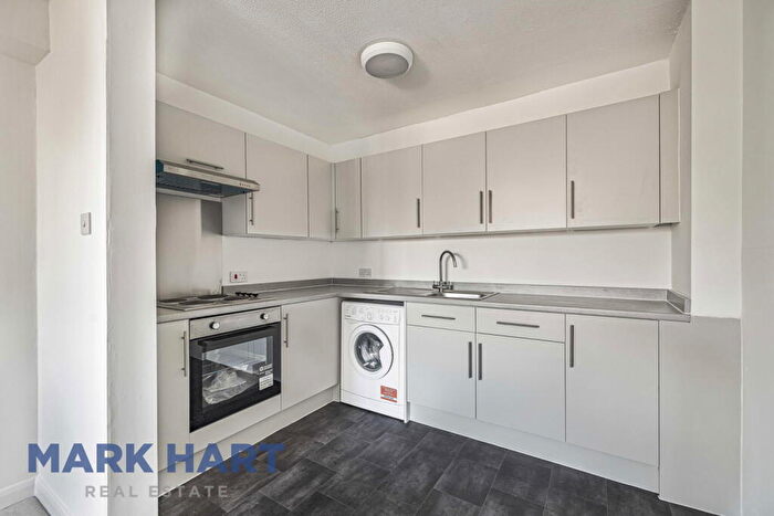 2 Bedroom Flat To Rent In Harton Street, London, SE8