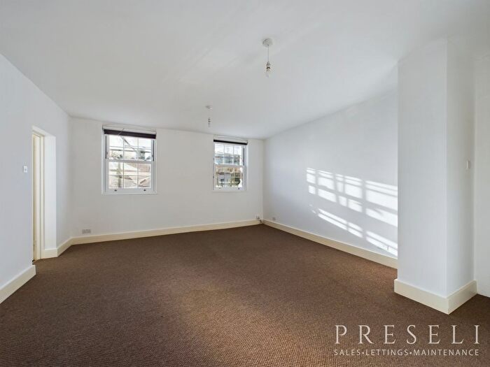 1 Bedroom Flat To Rent In Main Street, Goodwick, SA64
