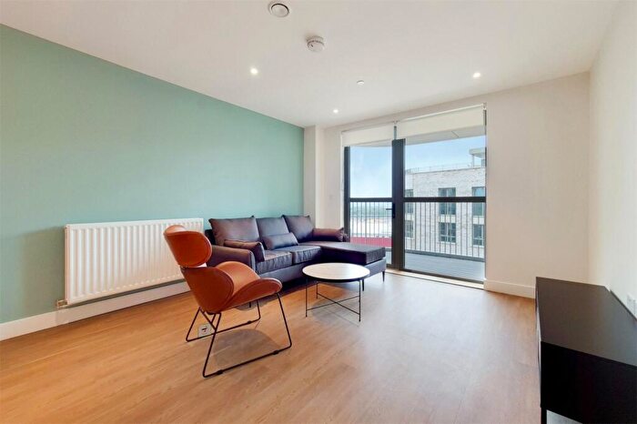 2 Bedroom Apartment To Rent In Green Street, London, NW10