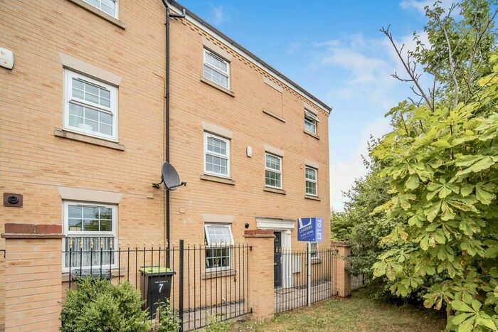 3 Bedroom Town House To Rent In Maskell Drive, Bedford, MK41