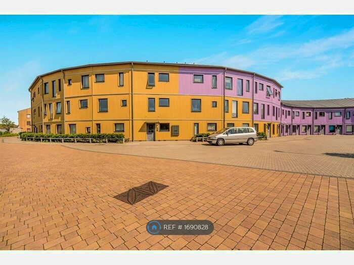 2 Bedroom Flat To Rent In The Serpentine, Aylesbury, HP19