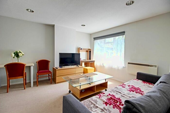 1 Bedroom Flat To Rent In Copwood Close, Torrington Park, Finchley, London, N12