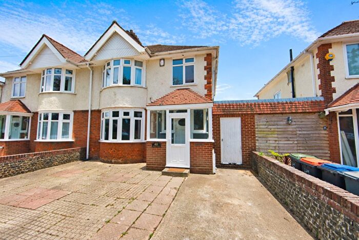 3 Bedroom Semi Detached House For Sale In George V Avenue, Margate, Kent, CT9