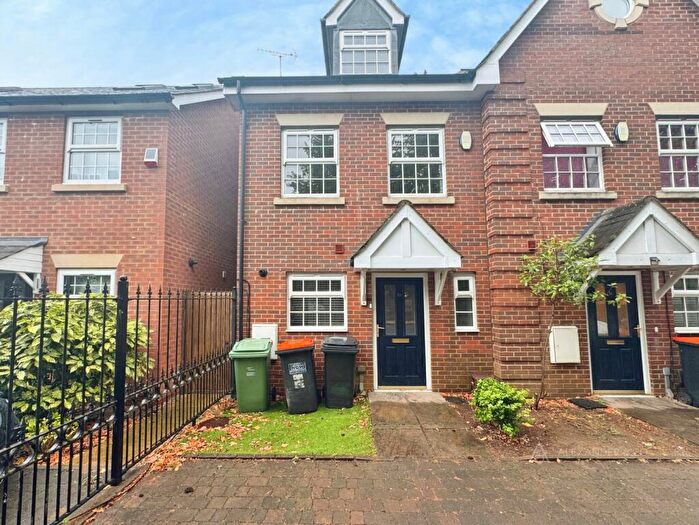 3 Bedroom Terraced House To Rent In Friars Walk, Dunstable, LU6