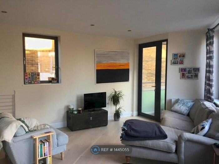 2 Bedroom Flat To Rent In Landor Road, London, SW9