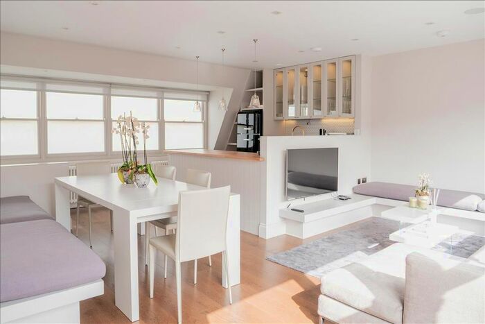 3 Bedroom Mews To Rent In St. Lukes Mews, London, W11