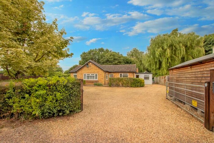 3 Bedroom Detached Bungalow For Sale In Stoney Road, Roydon, PE32