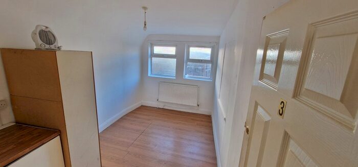 1 Bedroom Studio To Rent In Colliers Water Lane, London, CR7