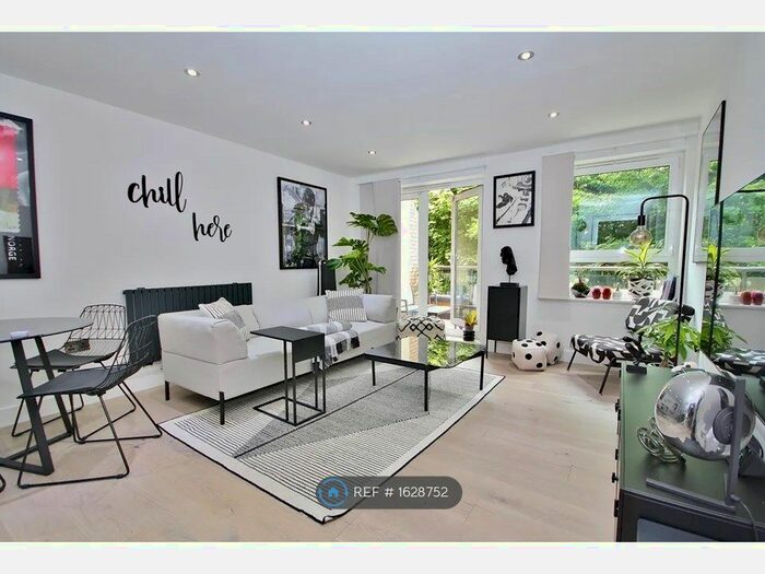 1 Bedroom Flat To Rent In Regents Court, Woking, GU21